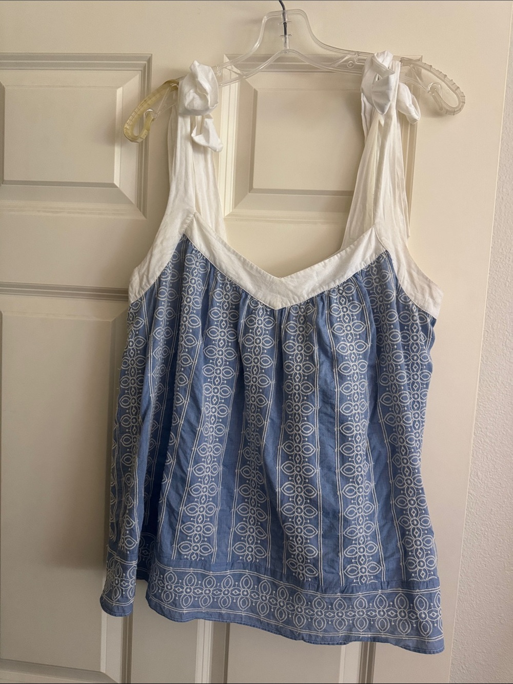 Loft Sleeveless Tie-Shoulder Blue & White Patterned Women's Top size M